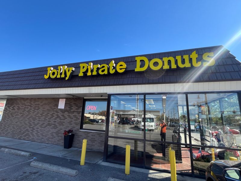 Jolly Pirate Donuts, Grove City