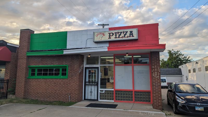 Pizzeria Uciuni, Brooklyn