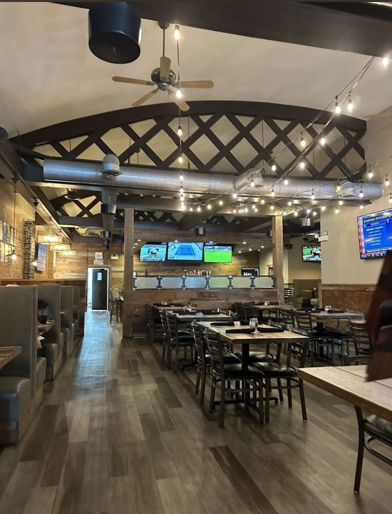 Georgio's Chicago Pizzeria & Pub - Crystal Lake