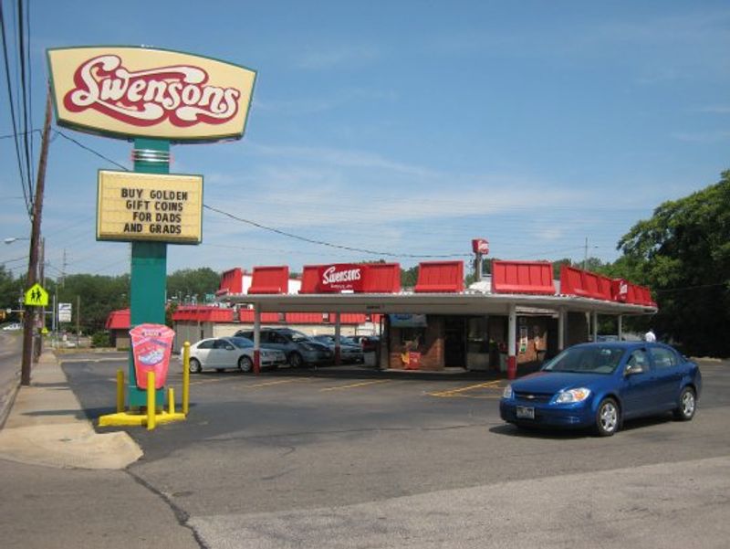 Swensons Drive-In (West Akron), Akron