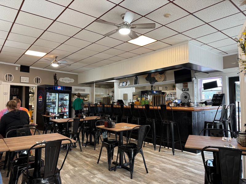 Mandy & Matt's Café