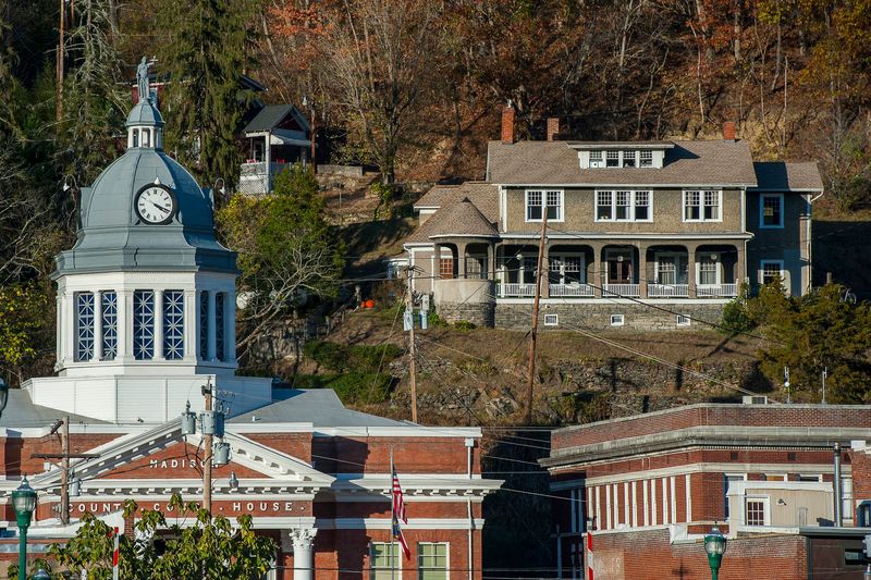 Marshall – Historic Neighborhoods & Long-Running Christmas Parade