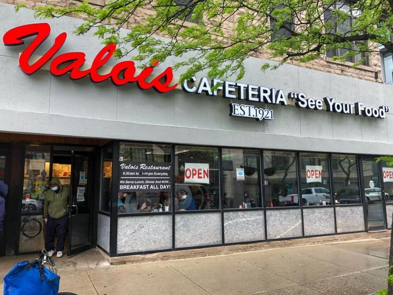 Valois Restaurant: Cash Only, Presidential Approval
