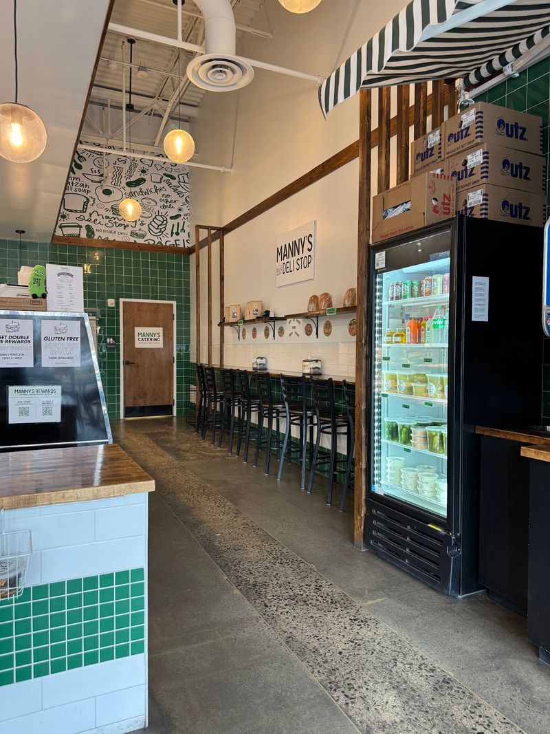 Manny's Deli Stop