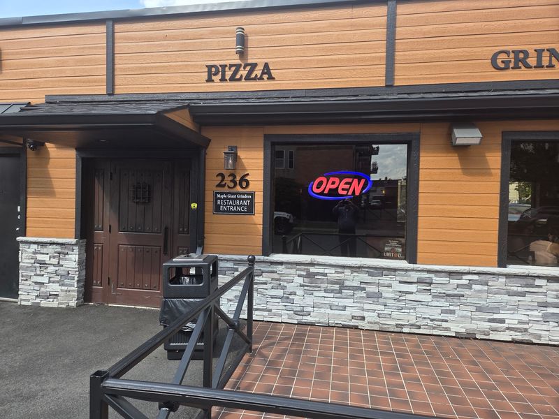 Maple Giant Grinder & Pizza Maple Giant Grinder & Pizza