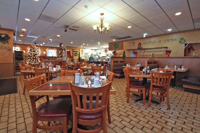 Maple N Jams Cafe, Burbank