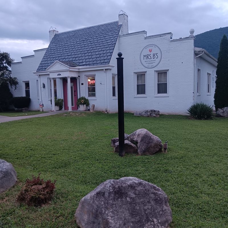 Mrs. B's Restaurant and Bar – Buchanan