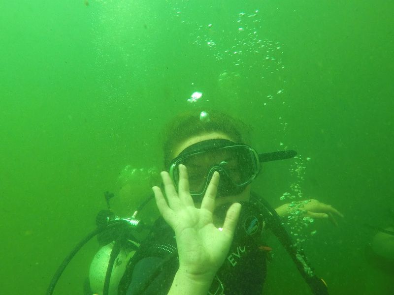 Pizza Gets Delivered To You Underwater By A Scuba Diver