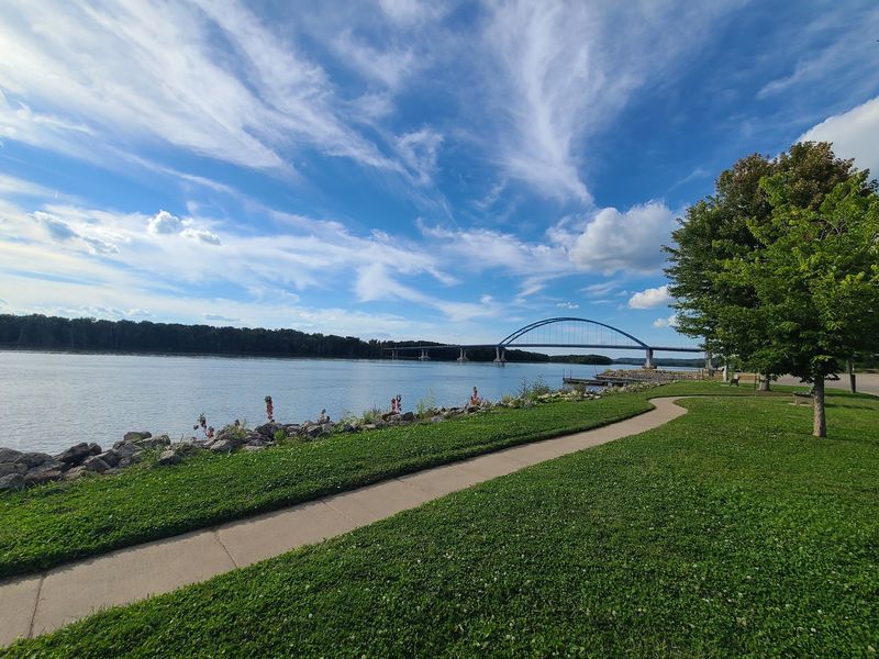 Marquette Park Provides Access to a Varied River Environment