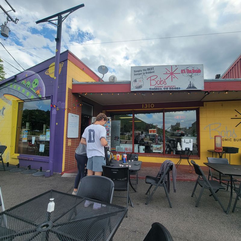 Bob's Atomic Burgers – Golden