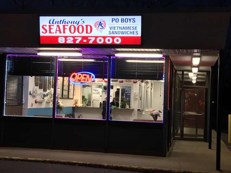 Anthony's Seafood - 2600 W Mercury Blvd, Hampton