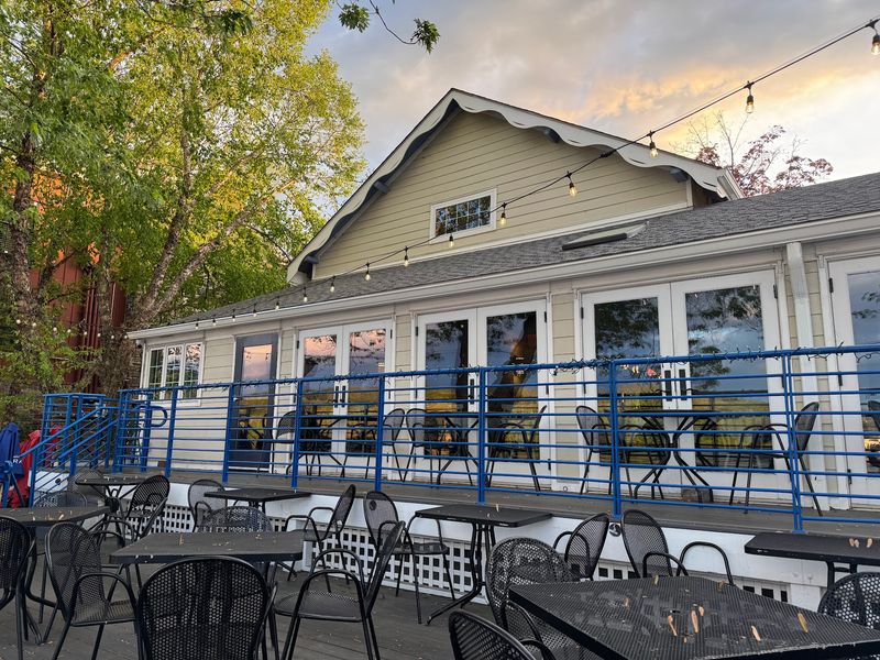 Martine's RiverHouse Restaurant