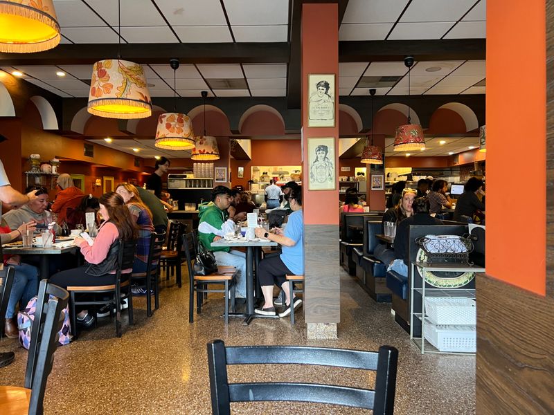 Fast Service Despite Being Constantly Packed