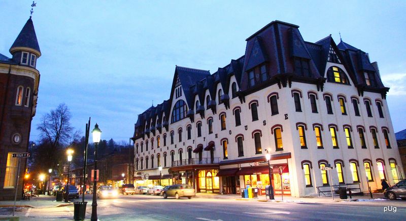 Victorian Christmas Brings Thousands To Town