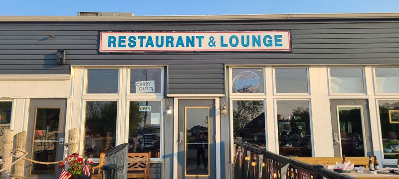 Wild Wings Restaurant & Lounge – Oak Harbor