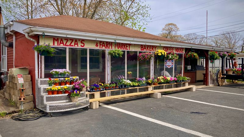 Mazza's Farm Market, Bakery & Coffee House