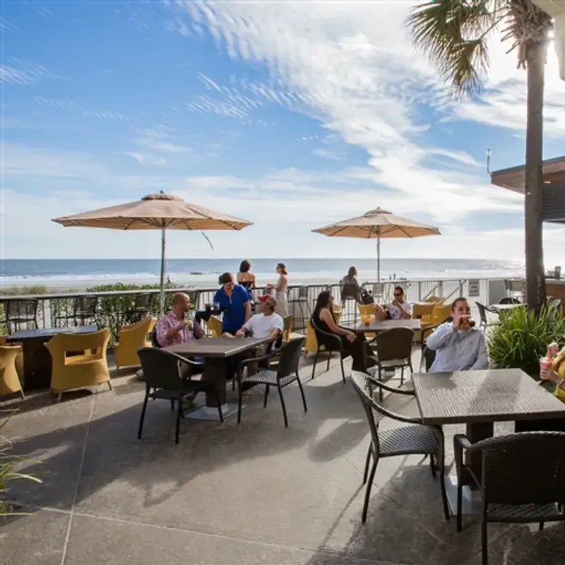 Blu Beach Bar & Grill: Folly's Oceanfront Oasis
