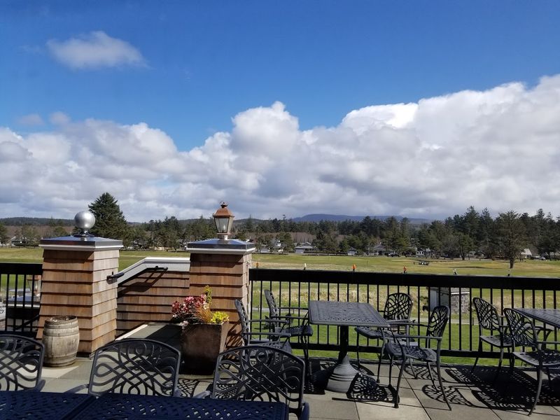 McMenamins Sand Trap Bar And Grill Is Pure Pacific Northwest Comfort