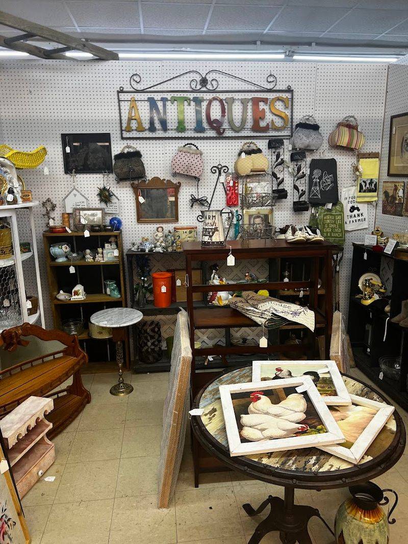 Rusty Rooster Flea Market & Antique Mall, Mountain Home