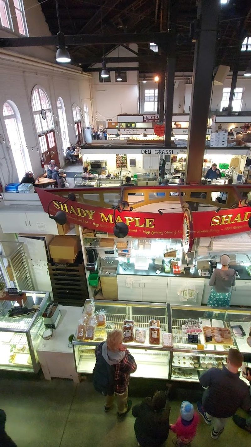 Hot Food And Lunch Options That Keep You Fueled While You Browse