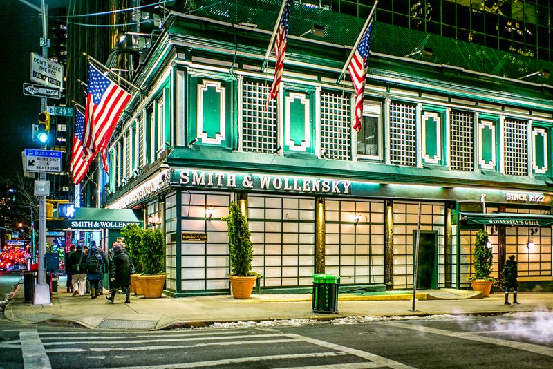 Smith & Wollensky: The Green-and-White Cathedral