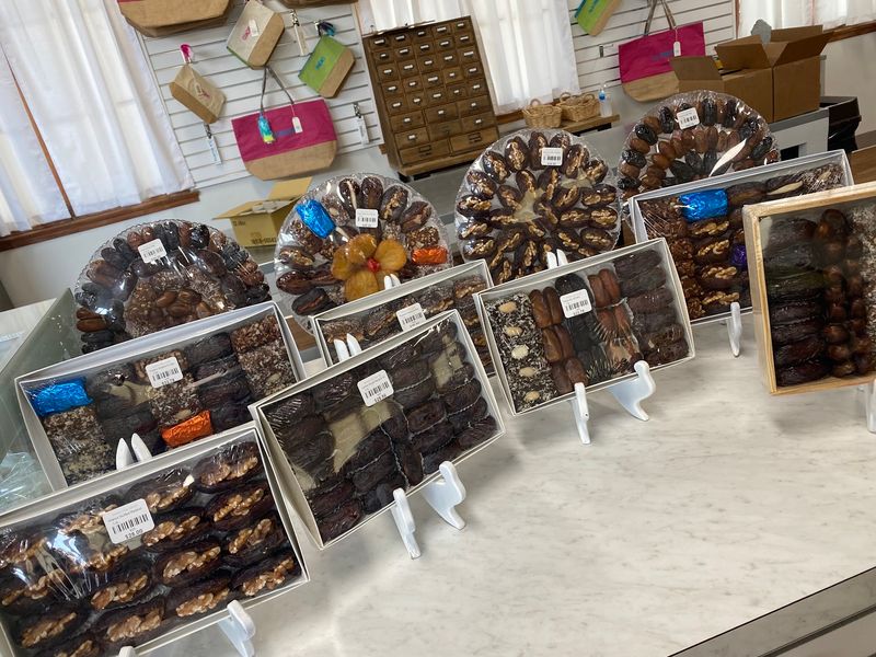 Medjool Dates That Put Grocery Store Boxes To Shame Medjool Dates That Put Grocery Store Boxes To Shame