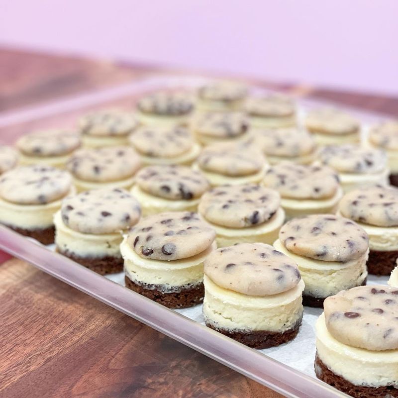 The Cheesecake Girl, Hilliard