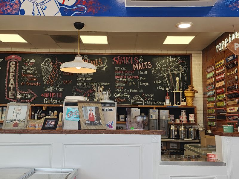 Julie Ann's, Crystal Lake