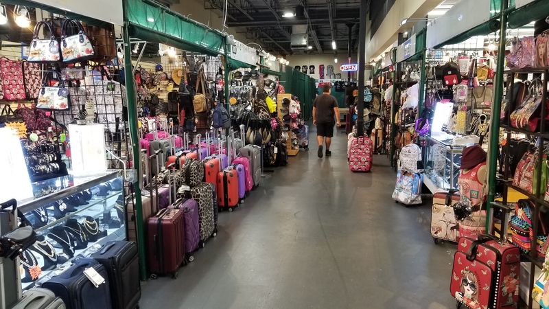 Men's Clothing Booths With Surprisingly Solid Style