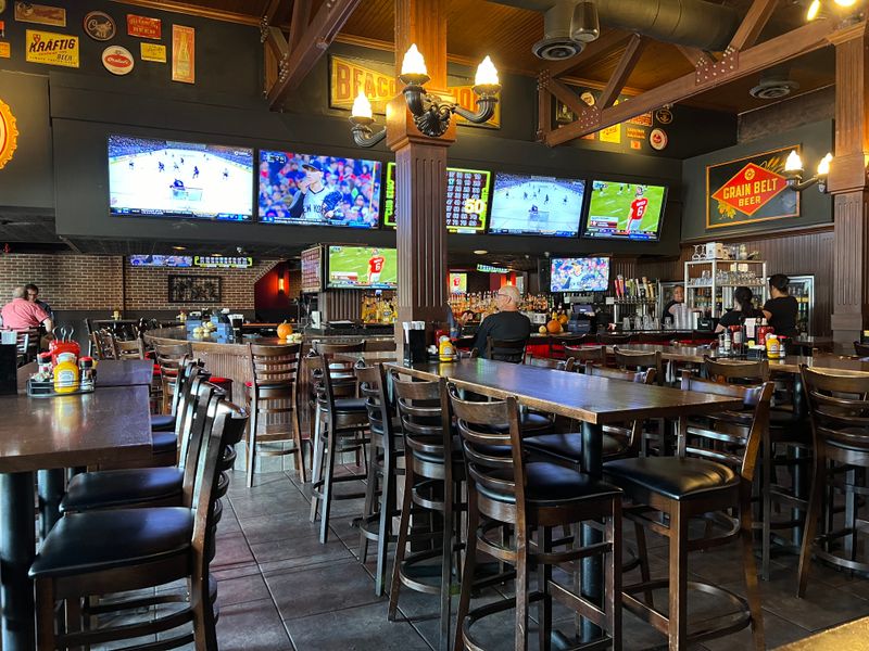 Decor, Ambiance, and Seating