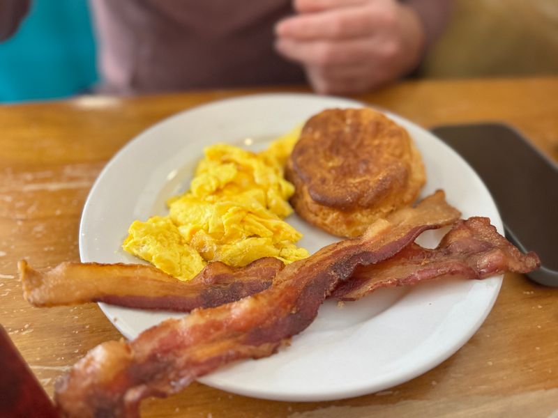 Signature Plates That Define Pure Comfort