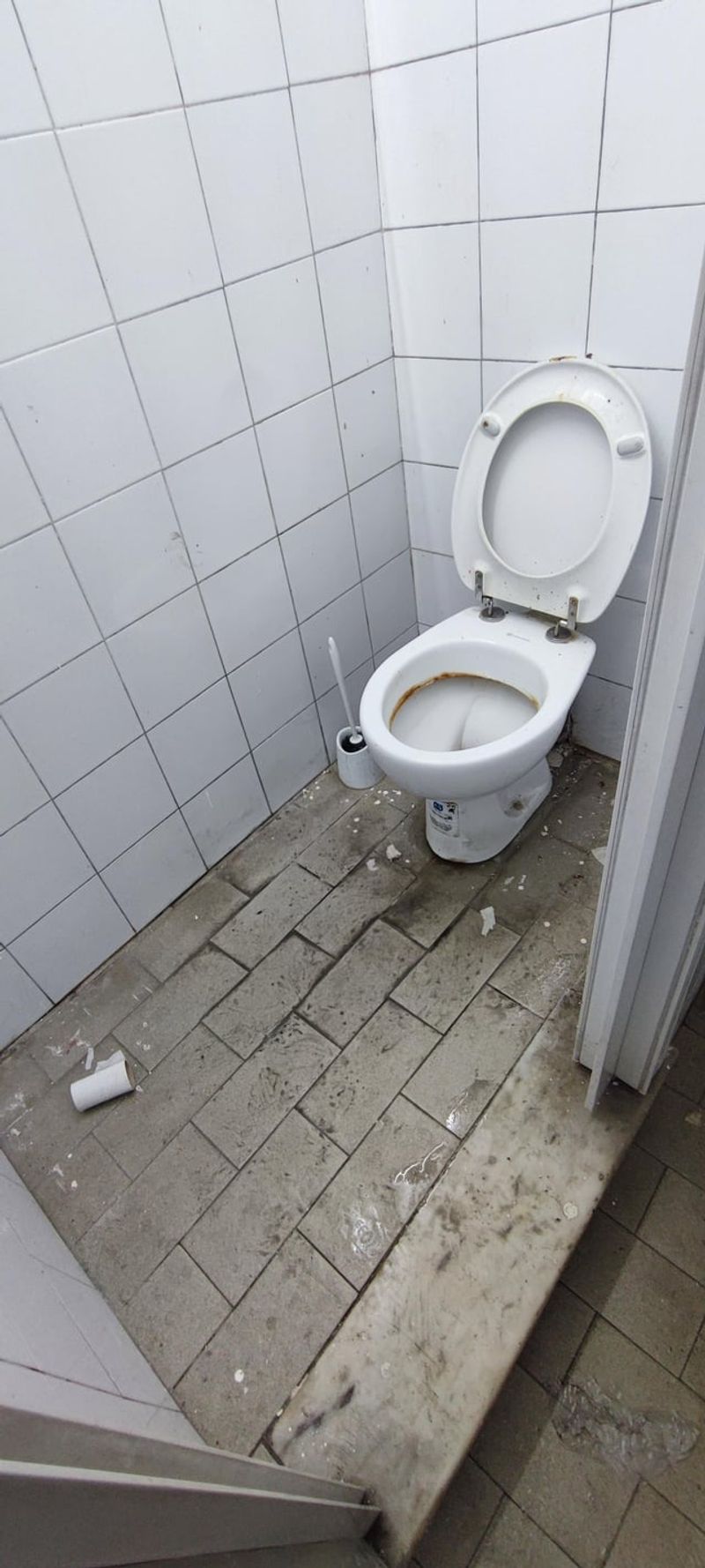 Bathrooms That Belong In Horror Movies