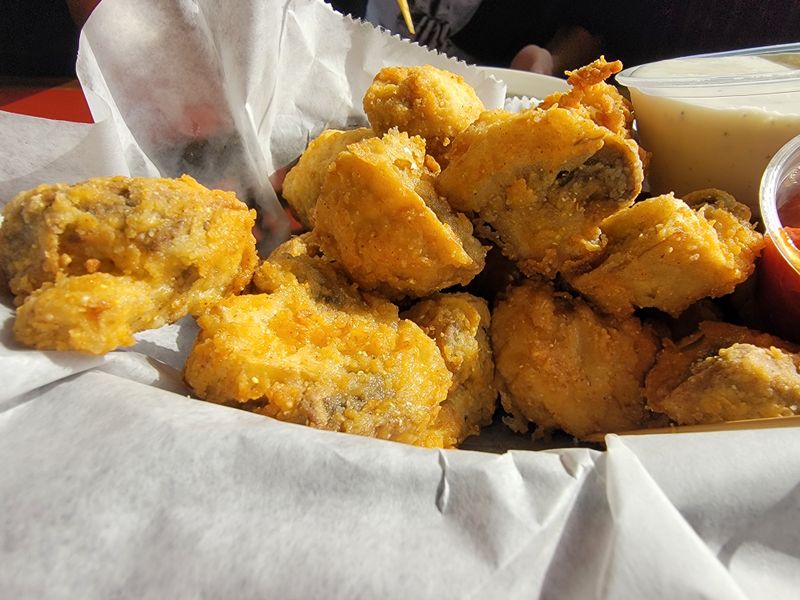 The fried chicken that crunches louder than traffic