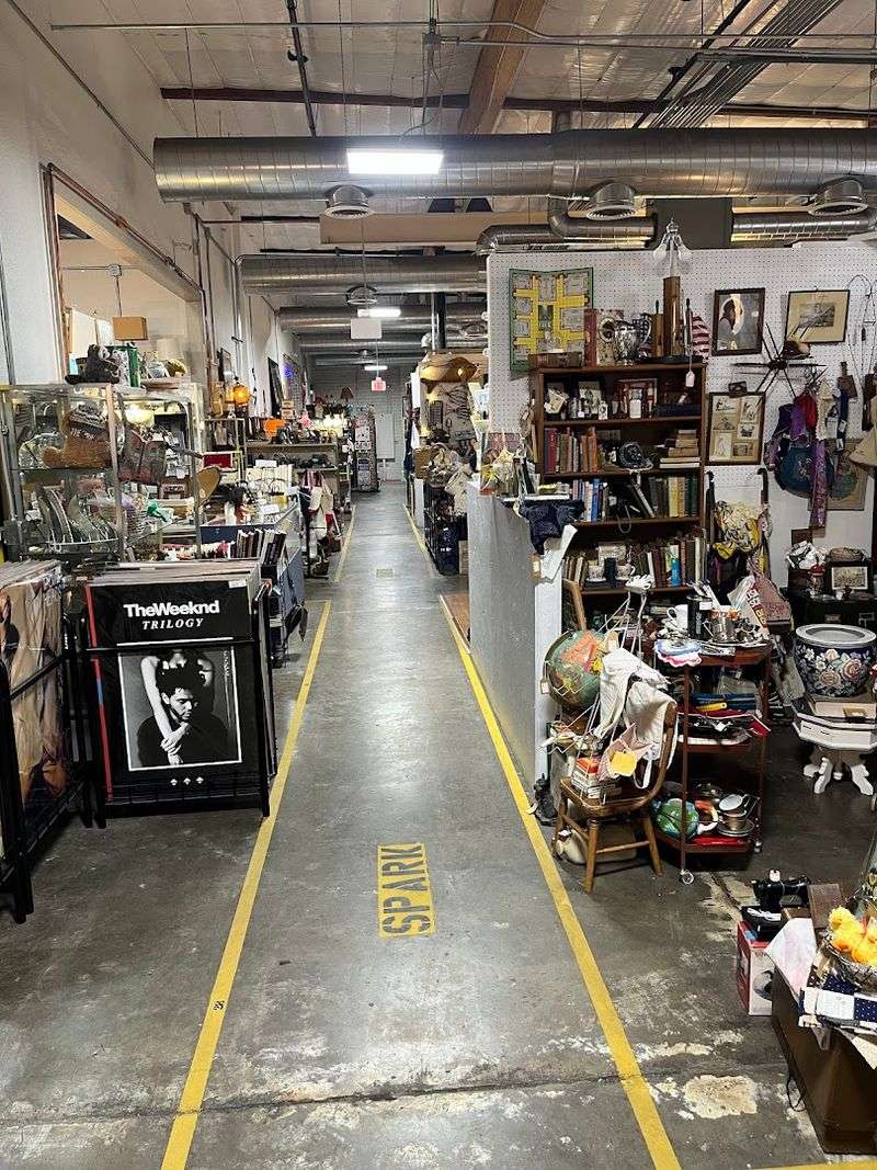 Dealers Depot Antique Mall