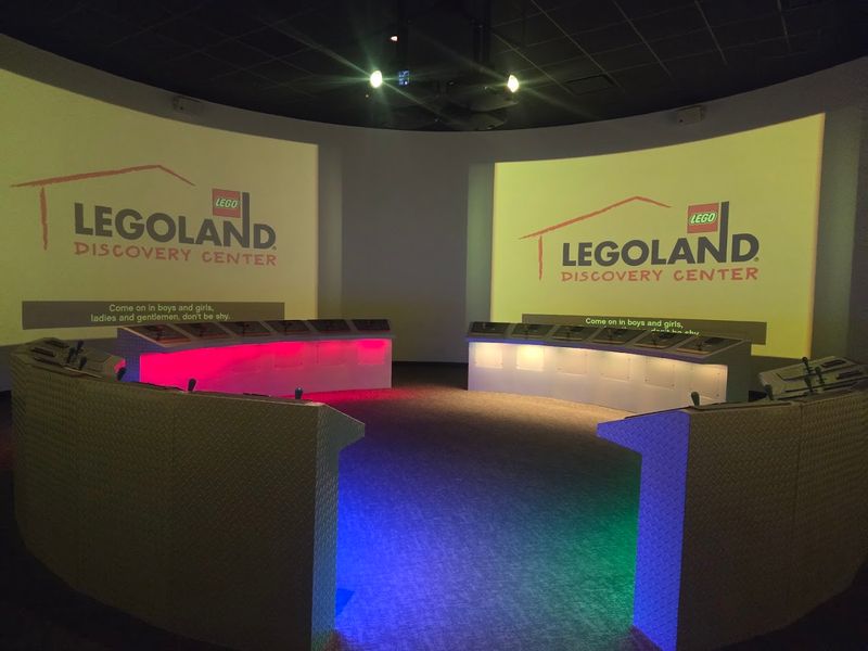 4D Cinema, Small Room Big Weather