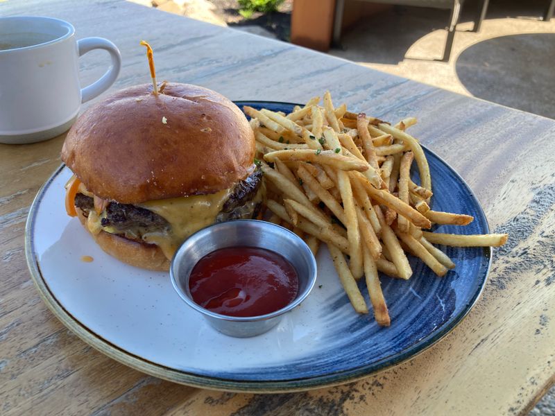 Wave Lakeside Dining 