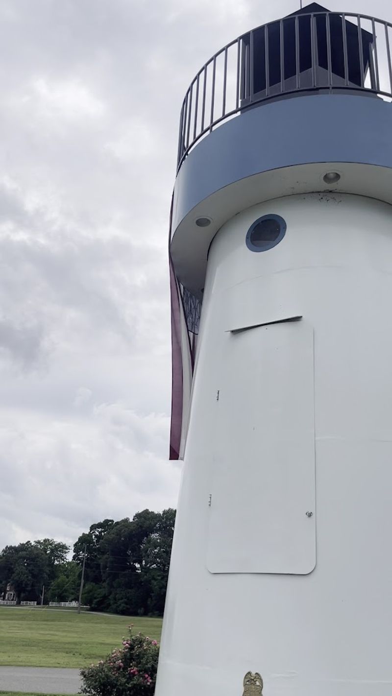 Metropolis Hope Light Lighthouse, Metropolis