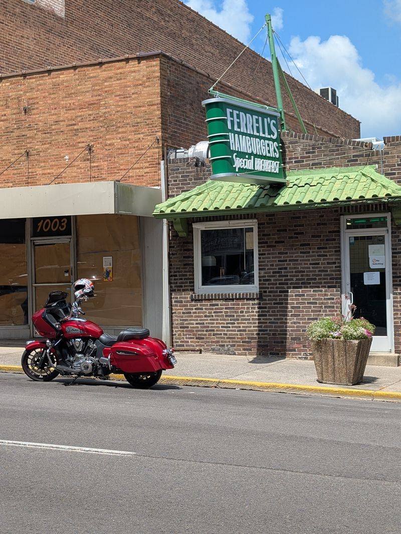 Ferrell's Snappy Service, Hopkinsville