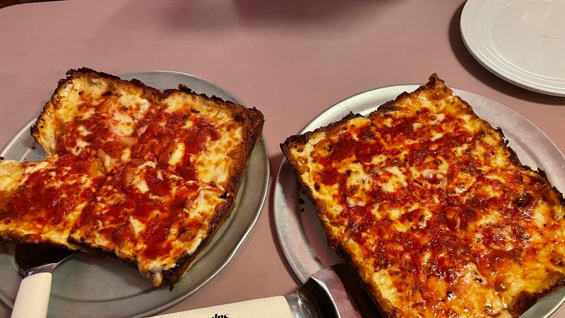 Loui’s Pizza (Hazel Park)