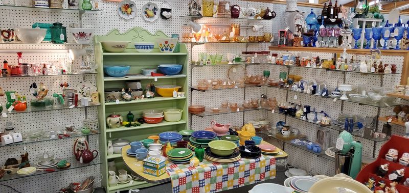 Mid-Century Kitchenware and Retro Finds Mid-Century Kitchenware and Retro Finds