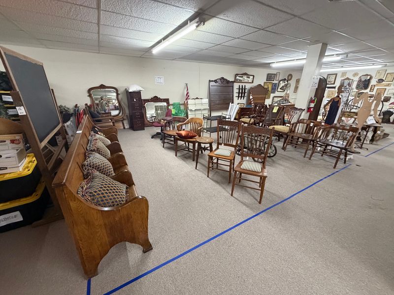 Mid-Century Pieces Steal The Spotlight