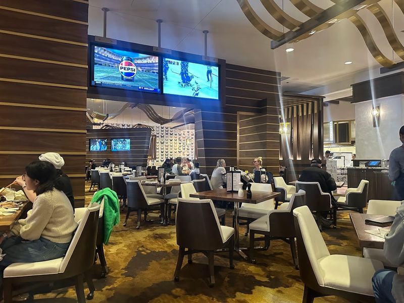 The Service Experience: What to Expect at the Table