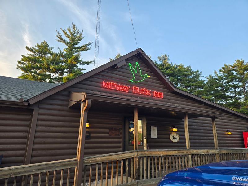 Midway Duck Inn (Lowpoint)