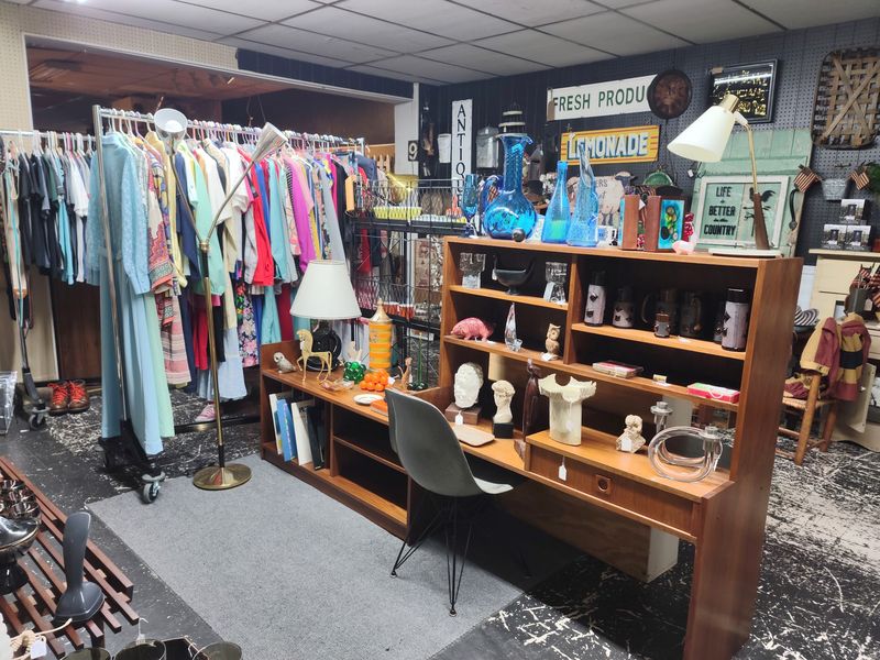 Midwest Memories Antiques, Tipp City Midwest Memories Antiques, Tipp City
