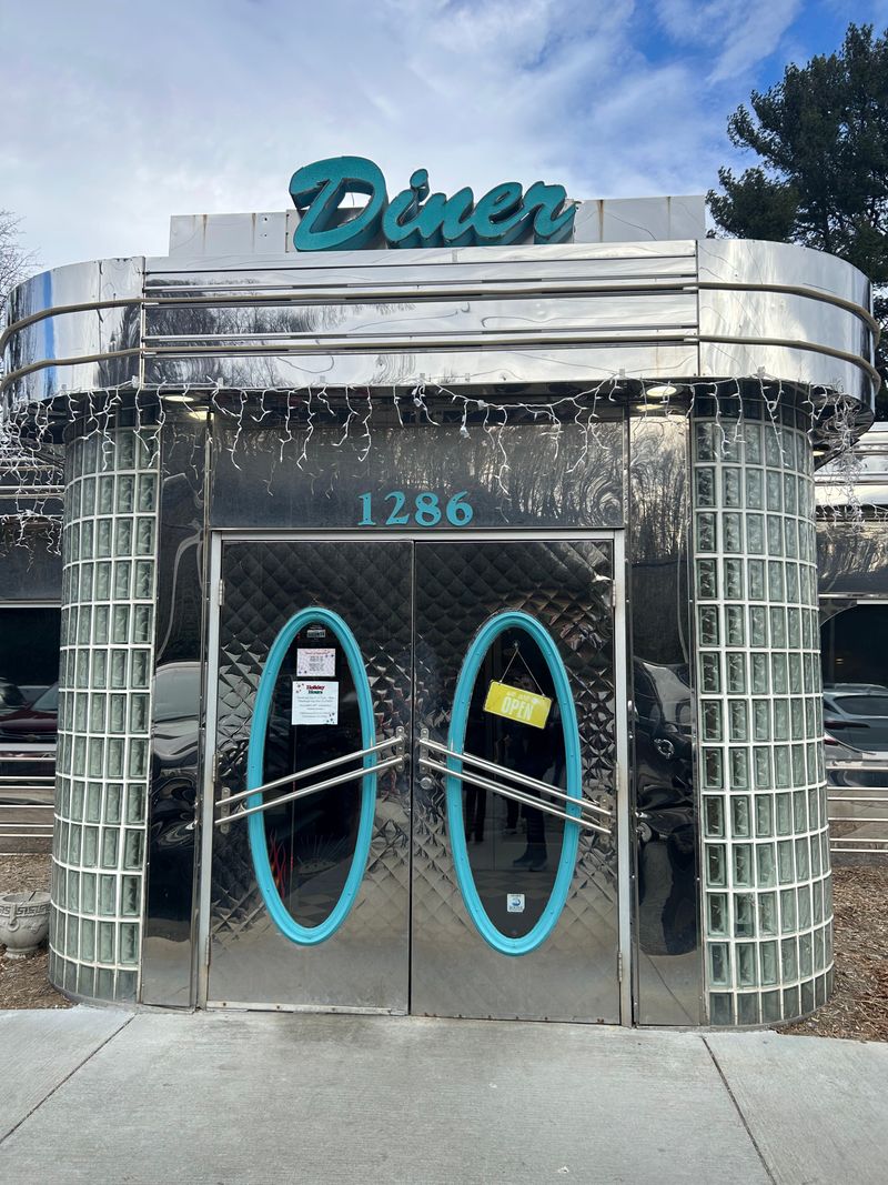 Troy’s 105 Diner
