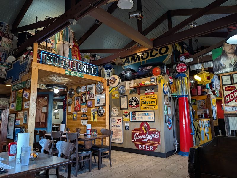 Mike's Place, Kent