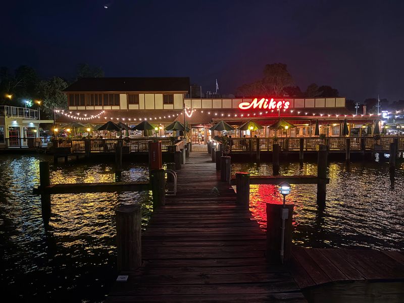 Mike's Restaurant & Crabhouse