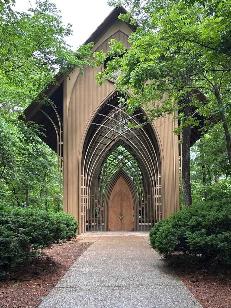 Mildred B. Cooper Memorial Chapel, Bella Vista