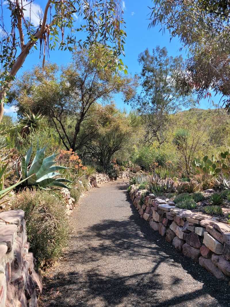 Miles of Easy Trails to Wander Miles of Easy Trails to Wander