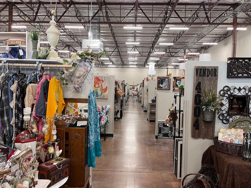 The Crazy Daze Flea Market Experience